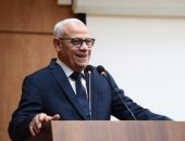 محافظ بورسعيد يلتقى العاملين بإدارات الأمن والنظافة لتقديم التهنئة بحلول العيد