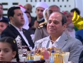 أخبار مصر.. الرئيس السيسي يشارك أسر الشهداء والمصابين الاحتفال بعيد الفطر
