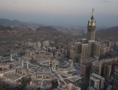 ضيوف الرحمن يؤدون صلاة عيد الفطر بالمسجد الحرام