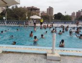 حمامات السباحة ببنى سويف كاملة العدد فى ثالث أيام عيد الفطر.. صور