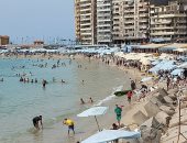 توافد المواطنين على شواطئ الإسكندرية فى اليوم الثالث لعيد الفطر.. إقبال ملحوظ على الشواطئ الشرقية مع تحسن الأحوال الجوية.. و"السياحة والمصايف": حملات رقابية يومية لمنع استغلال المواطنين وفرض إكراميات.. صور 
