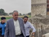السكرتير العام المساعد يتابع أعمال إزالة التعديات بقرى مركزى المنيا وأبو قرقاص.. صور