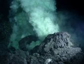 العلماء يكتشفون خروج سائل غامض دافئ من قاع أوريجون البحرى.. اعرف التفاصيل