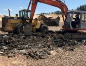 بدء رفع 200 ألف طن تراكمات تاريخية للمخلفات من مدينة إدكو فى البحيرة.. صور