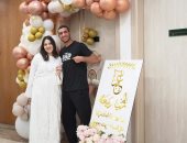 رامى ربيعة وزوجته يحتفلان بمولودته الأولى "عاليا".. صورة 