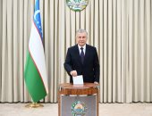 رئيس أوزبكستان يدلى بصوته فى الاستفتاء على الدستور.. صور