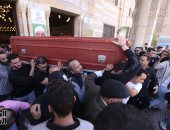 وصول جثمان مصطفى درويش لمثواه الأخير بطريق الفيوم