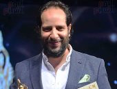 مهرجان المركز الكاثوليكى يمنح جائزة أفضل ممثل فى عمل درامى لـ أحمد أمين
