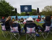 حشد كبير أمام الشاشات بالمركز التجارى لمشاهدة مراسم تتويج الملك تشارلز