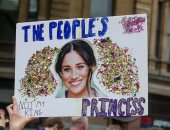 مناهضون للملك تشارلز يرفعون صور "ميجان ماركل" ويصفونها بـ"أميرة الشعب"