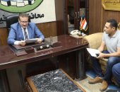 محافظ المنوفية يوجه بصرف مساعدة مالية لمواطنة تعانى ابنتها من ورم بالمخ