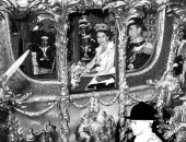 تتويج الملك تشارلز.. شاهد مراسم تتويج الملكة اليزابيث الثانية عام 1953؟