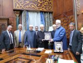 الإمام الأكبر يكرم رئيس جامعة الأزهر لحصوله على المركز الأول في "التميز الحكومي"