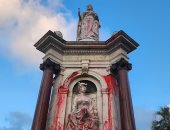 تشويه النصب التذكارى للملكة فيكتوريا فى ملبورن بأستراليا بالطلاء الأحمر