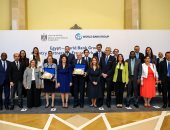 رانيا المشاط تُكرم المدير القطرى للبنك الدولى ومدير العمليات تقديرًا لجهودهما