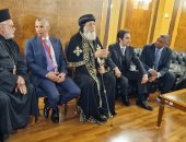 وصول البابا تواضروس مطار روما استعدادا للقاء بابا الفاتيكان.. صور