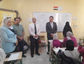 مدير تعليم الجيزة يتفقد أعمال الامتحانات بمدارس الوراق.. صور