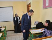 محافظ الغربية يتفقد امتحانات نهاية العام بمدارس بسيون