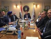 وزير قطاع الأعمال يبحث مع مجموعة هندية التعاون بمجال صناعة المركبات الكهربائية