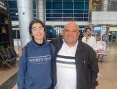 رئيس اتحاد الاسكواش يستقبل أمينة عرفى بطلة الناشئين فى مطار القاهرة
