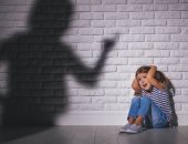 كيف تحمى الأطفال الذين شهدوا وقائع عنف منزلي؟.. "ساعدهم قبل ما تبقى تروما"