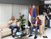 محافظ أسوان يطلع على مشروعات الصرف بـ 79 قرية لحياة كريمة