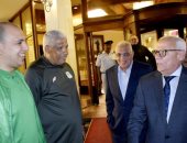 محافظ بورسعيد يلتقى الجهاز الفنى الجديد للمصرى ويشيد بالبداية فى كأس مصر 