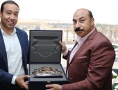 محافظ أسوان: تركيب خدمات الاتصالات والإنترنت لـ13 قرية ضمن "حياة كريمة"