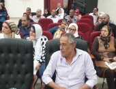 "تعليم بورسعيد" توزع كتيب دليل المعلم في تنظيم أعمال الامتحانات الإعدادية 