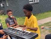 طفل يصدم السوشيال ميديا بعزفه السريع باحترافية على "الأورج".. فيديو