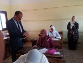 وكيل تعليم الإسماعيلية يتفقد لجنة مدرسة بدر الإعدادية بنات.. صور