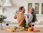 7 هوايات يمكن أن يمارسها الأزواج معًا لزيادة ترابط الأسرة.. منها الطبخ والمشى