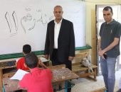 انتظام طلاب الشهادة الإعدادية بالوادى الجديد فى أول أيام امتحانات نهاية العام