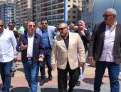 محافظ الإسكندرية يتفقد شواطئ القطاع الشرقي وممشى نفق وكباري السادات
