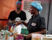نيجيرية تحطم الرقم القياسى فى الطهى المستمر لقرابة 100 ساعة.. فيديو