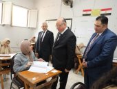 صور.. محافظ القاهرة يوجه بإزالة الإشغالات في محيط المدارس