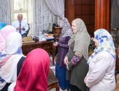 تزامنا مع اليوم الدولى للمرأة.. رئيس ميناء دمياط يهنئ العاملات بالهيئة