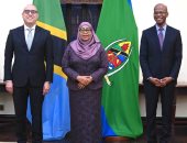 وزير الإسكان يسلم رسالة من الرئيس السيسى لرئيسة تنزانيا تؤكد متانة العلاقات الثنائية
