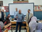 وكيل "تعليم دمياط" يوجه بمراعاة الدقة وعدم الاستعجال خلال تصحيح الامتحانات