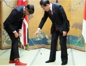 "شراب ريشى سوناك الأحمر" يثير إعجاب رئيس وزراء اليابان ..اعرف السبب.. فيديو 
