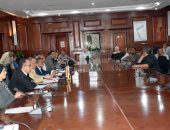 محافظ الأقصر يستقبل مسئولى متابعة المشروعات بالحكومة لمتابعة التنفيذ بـ"قرى حياة كريمة"