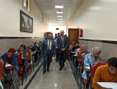 نائب رئيس جامعة الزقازيق يتفقد أعمال الامتحانات بكلية التجارة