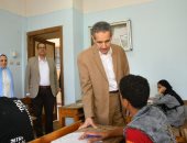 محافظ الغربية يتفقد امتحانات الشهادة الإعدادية بكفر الزيات.. صور
