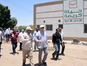 محافظ الأقصر يقود جولة لمتابعة العمل فى مشروعات حياة كريمة بإسنا.. صور