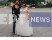 عروسان يدليان بصوتيهما في انتخابات اليونان بملابس الزفاف