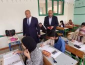 وكيل تعليم الشرقية يتفقد لجان الإعدادية.. ولا شكاوي من أسئلة الجبر "صور"
