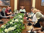 محافظ بورسعيد يشدد على تكثيف حملات النظافة وإزالة الإشغالات من الطريق العام