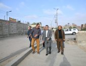 محافظ الغربية يتفقد كورنيشي المحلة وسمنود ويتابع أعمال الرصف والتطوير.. صور