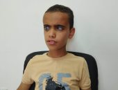 "عماد" طفل فى التاسعة من عمره فقد عينيه وواجه إعاقته بحفظ القرآن.. صور