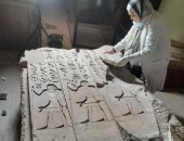 شاهد أعمال ترميم الآثار الحجرية داخل المتحف المصرى بالتحرير